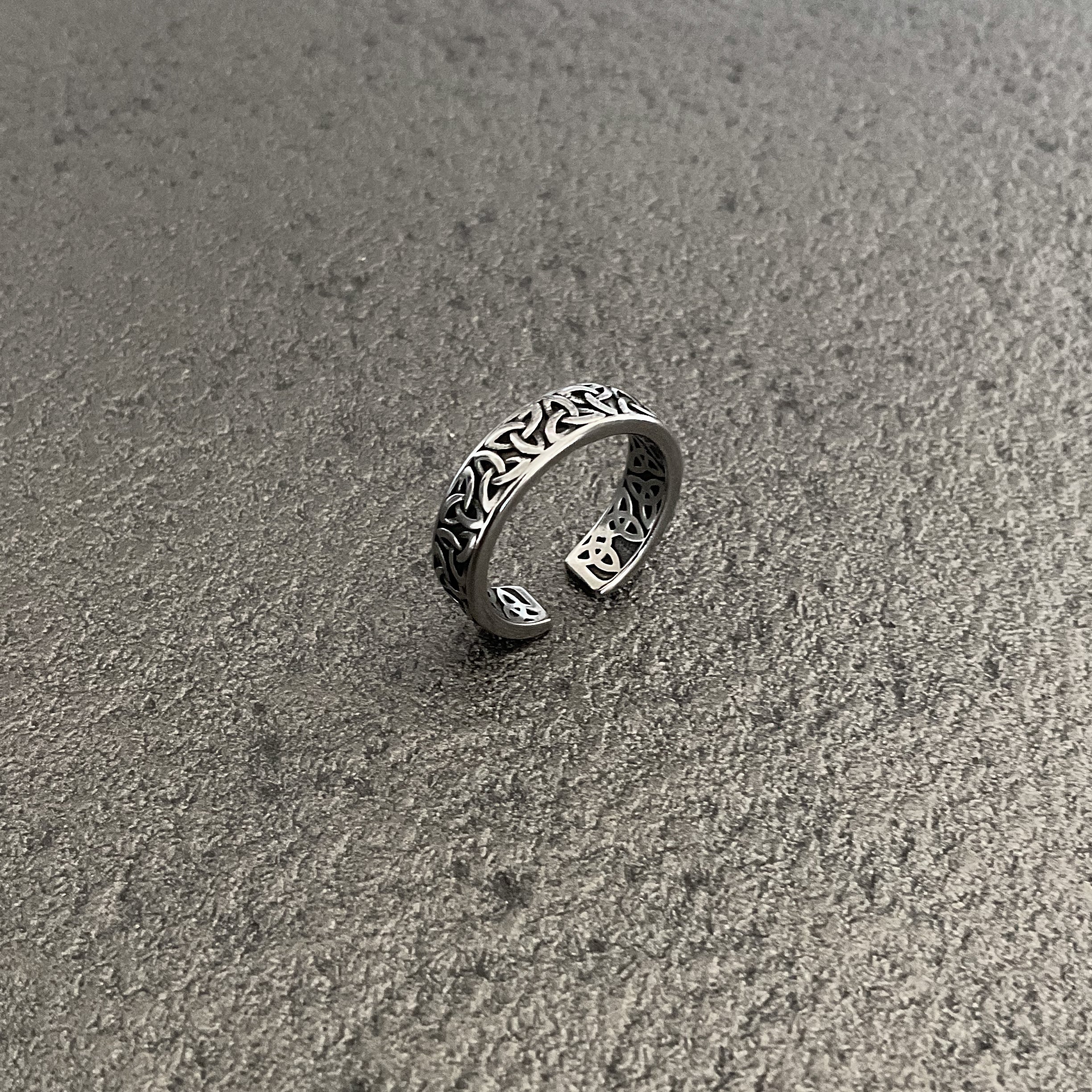 CELTIC KNOT RING