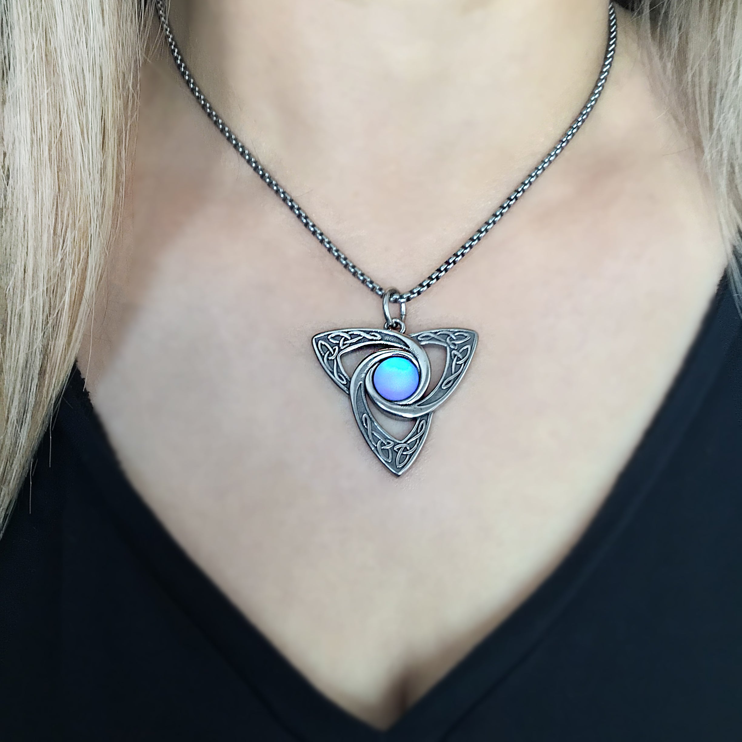 CELTIC KNOT NECKLACE