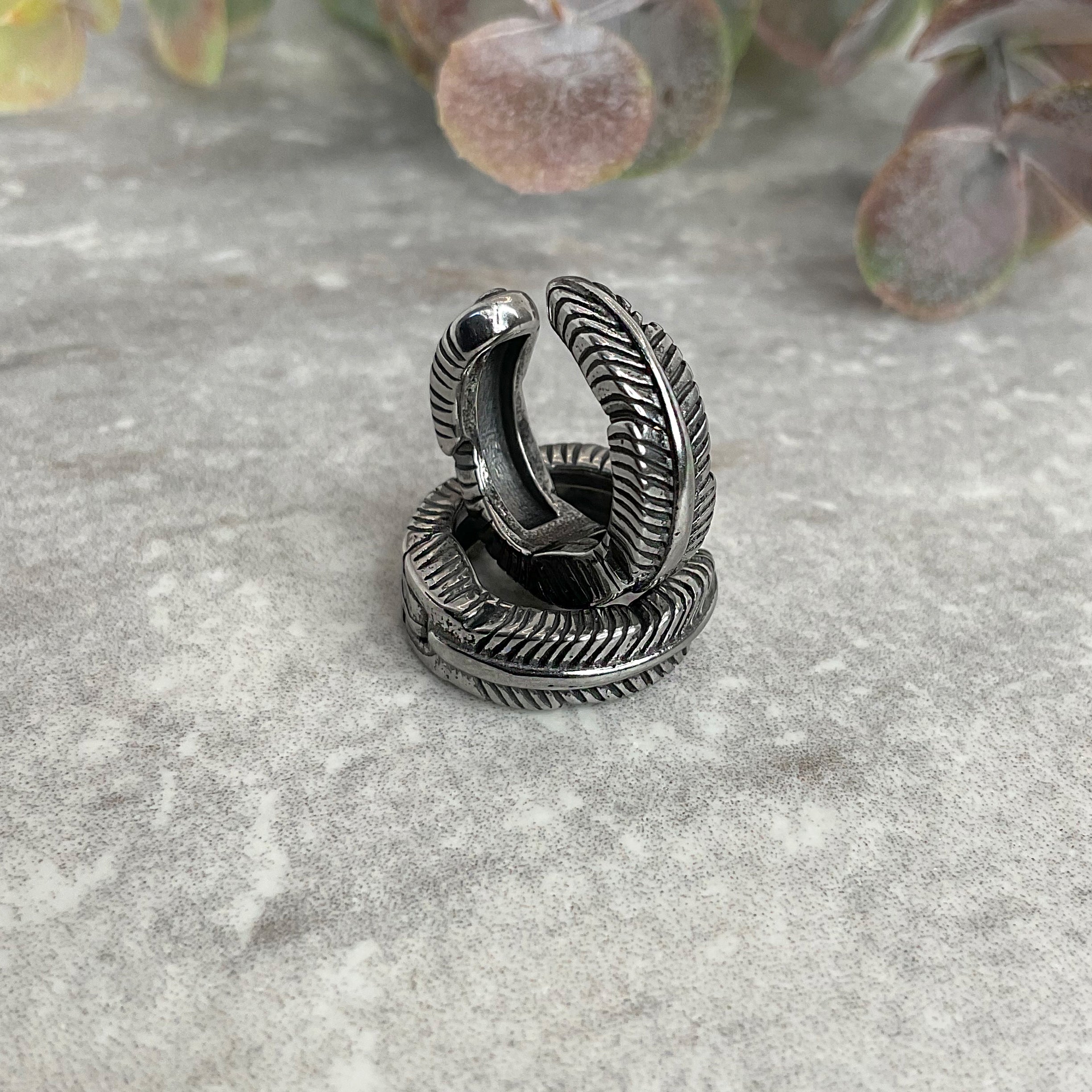 CLIP ON FEATHER HOOP