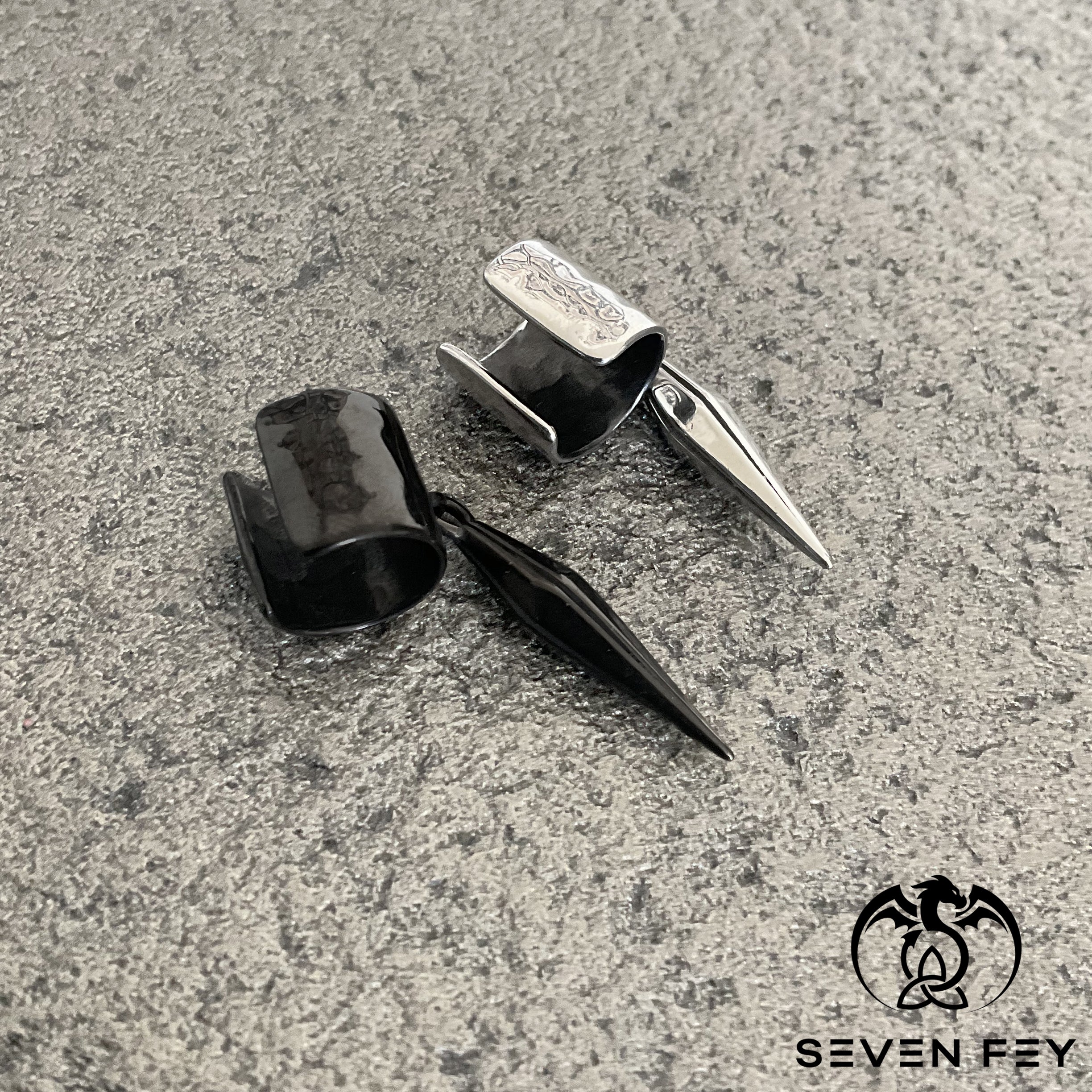 EAR CUFF WITH SPIKE
