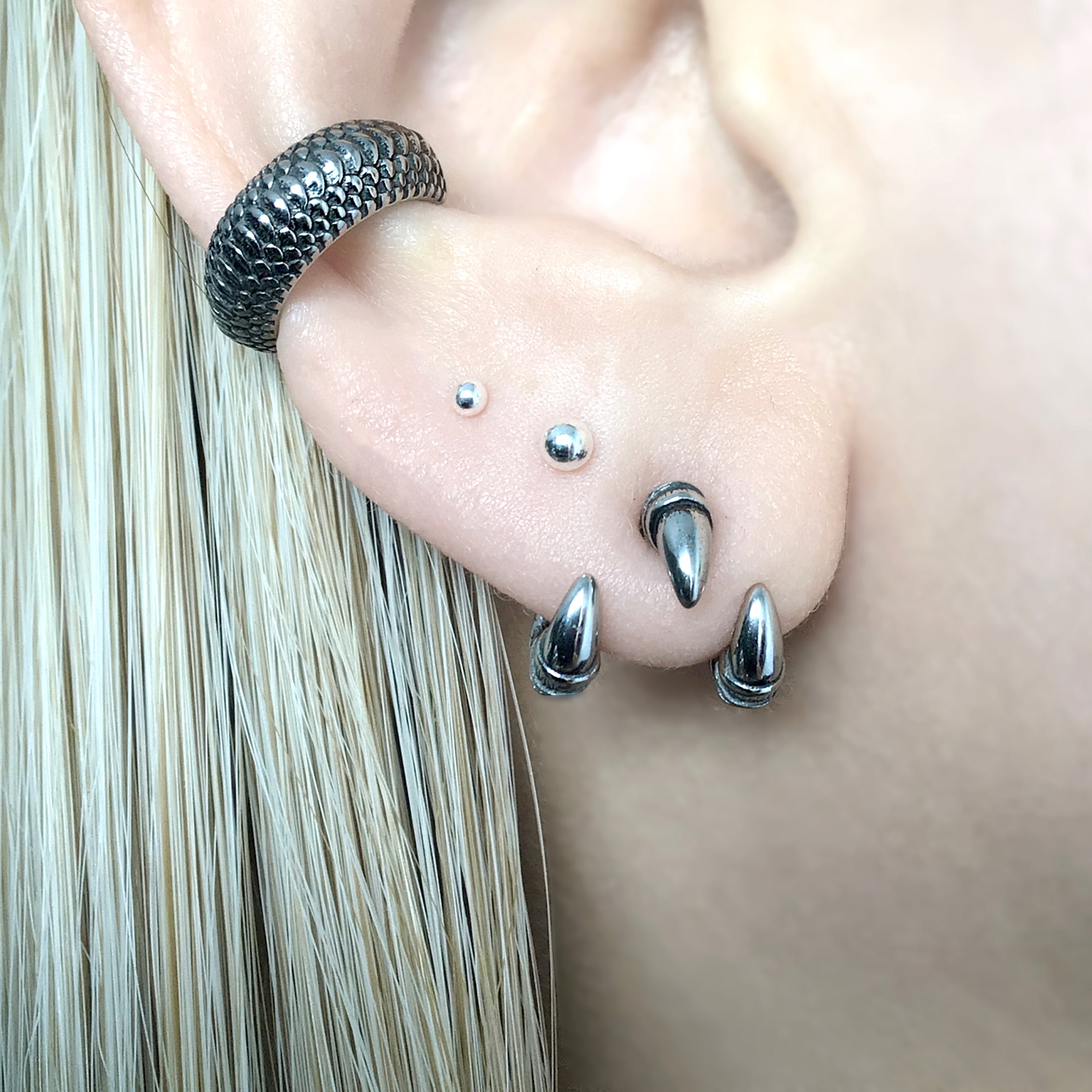 DRAGON CLAW EARJACKET