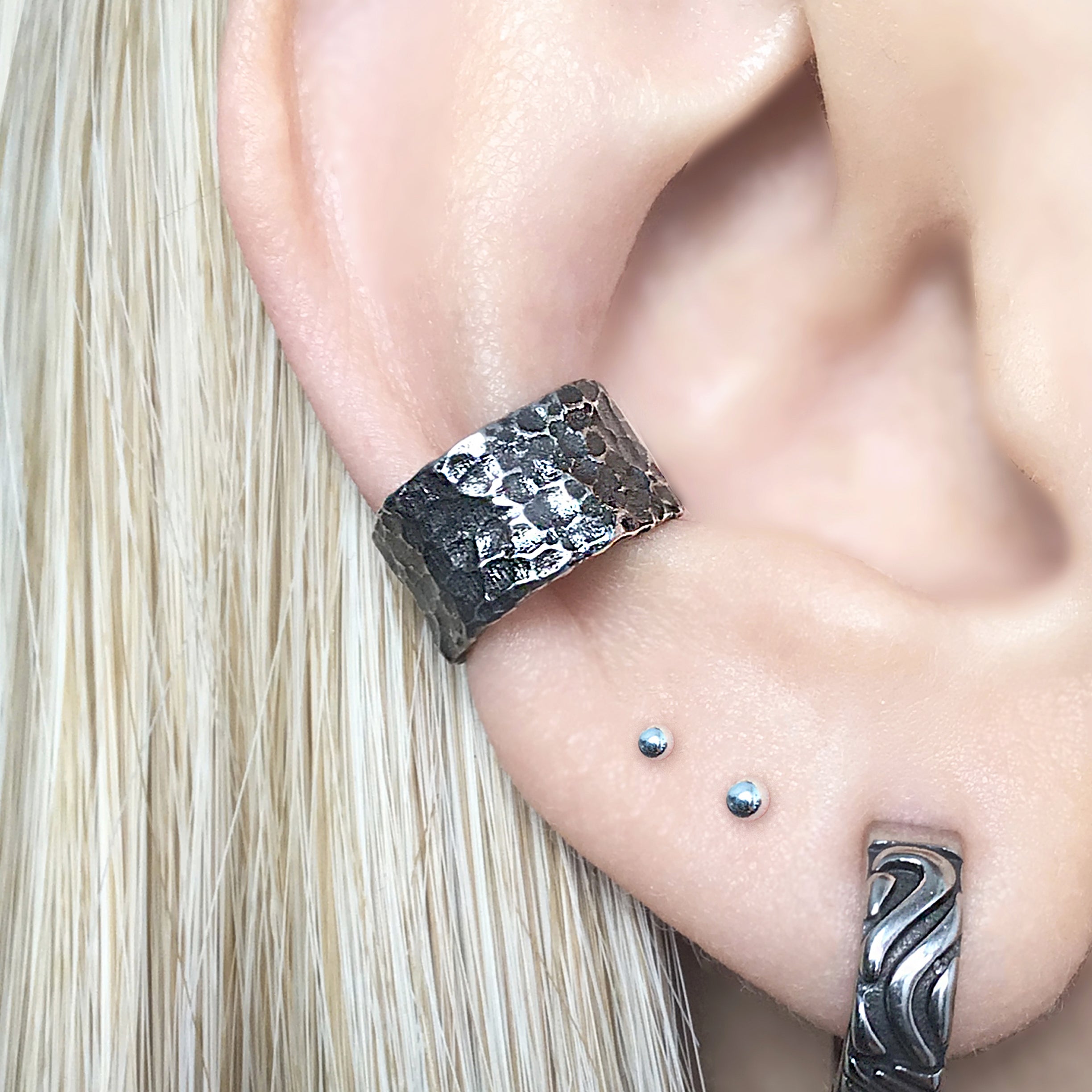 HAMMERED EAR CUFF