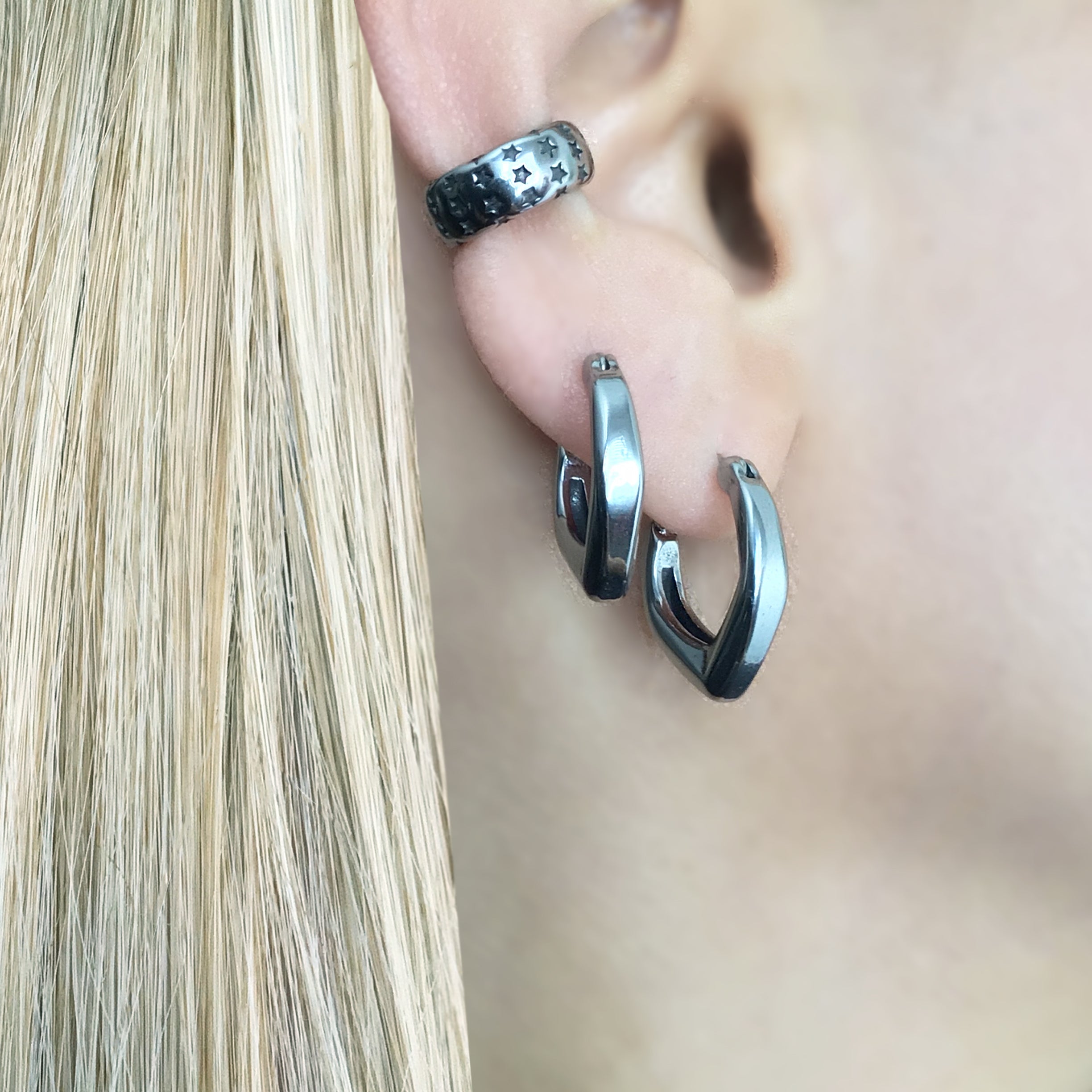 HOOP POINTY EARRINGS