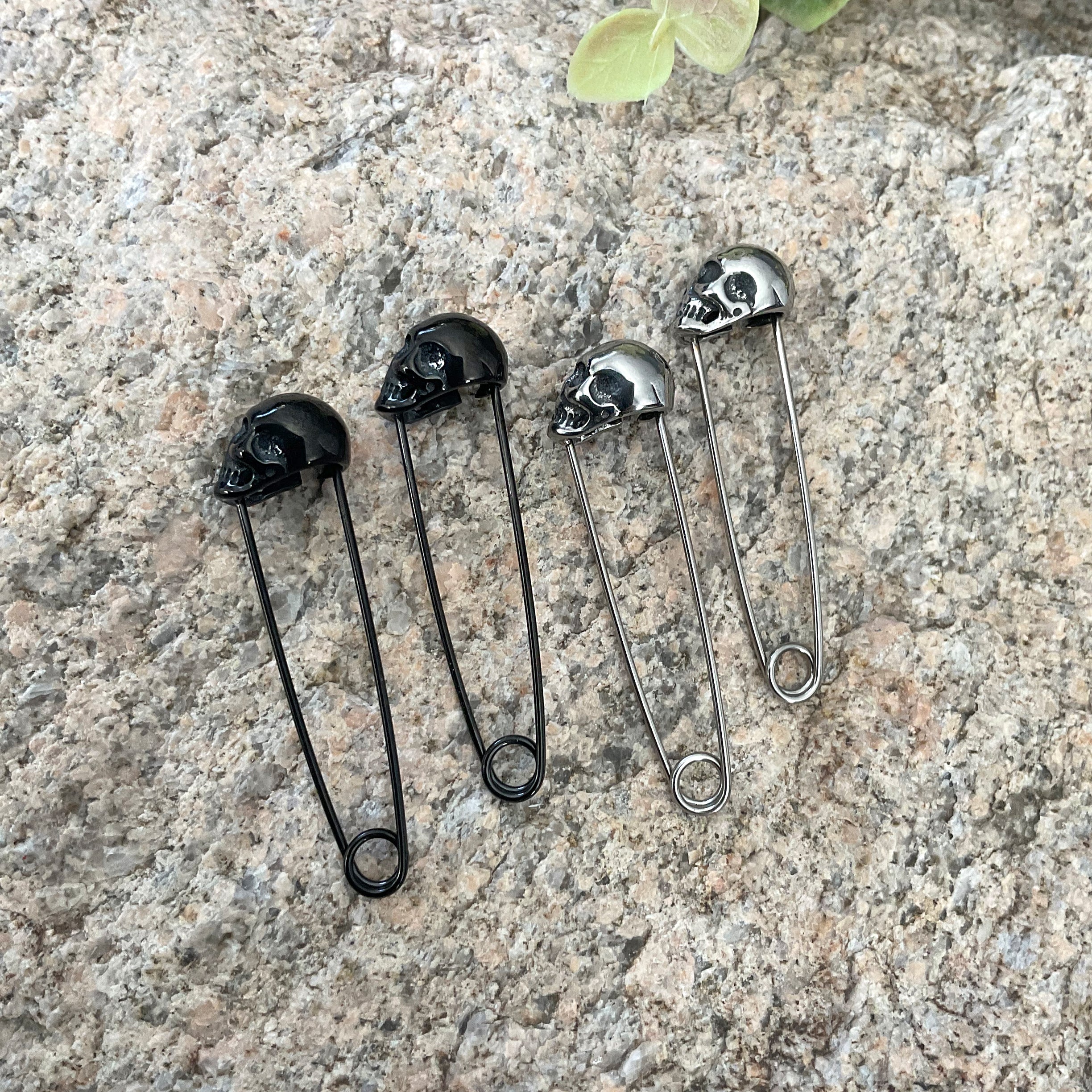 SKULL PIN EARRINGS