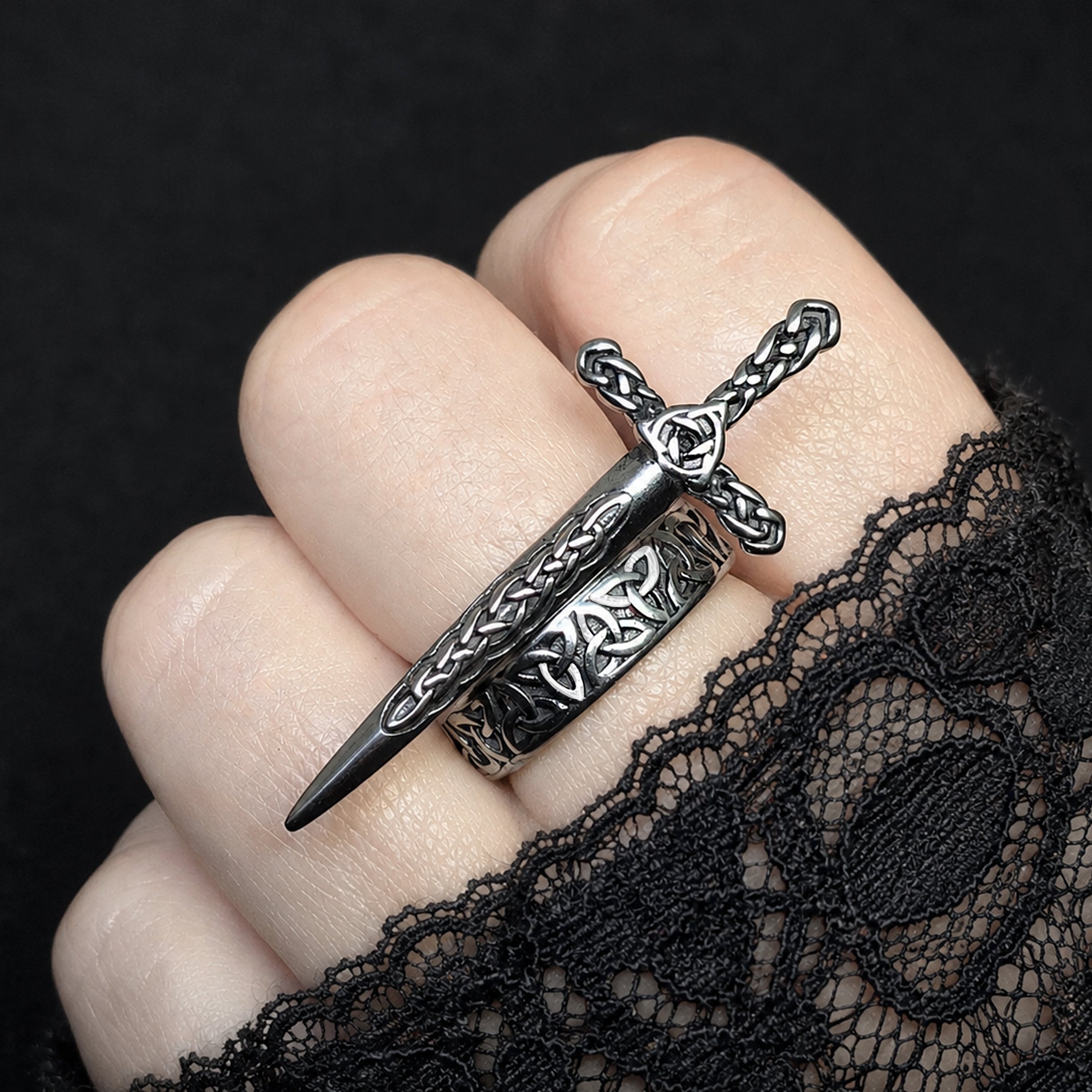 CELTIC KNOT RING