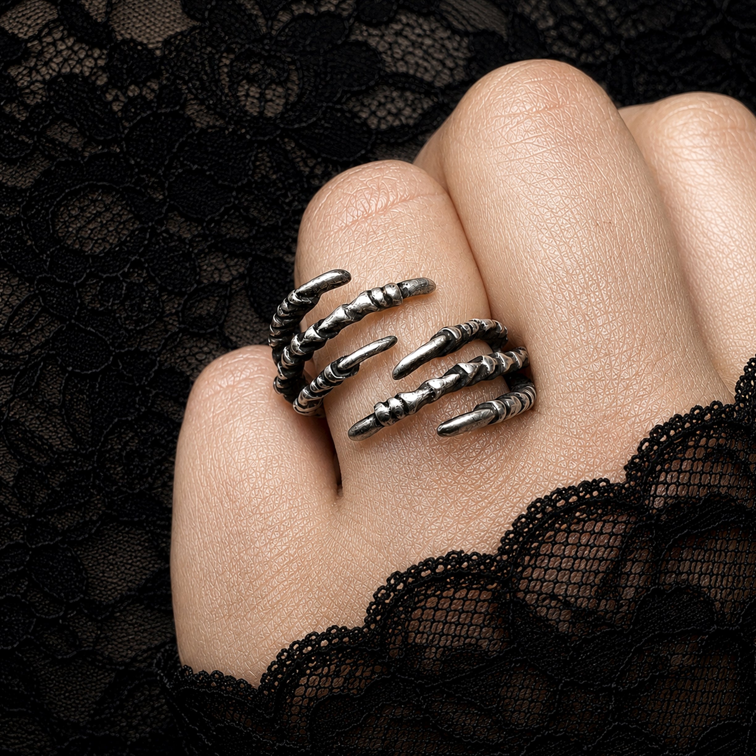 BIRD'S CLAWS RING