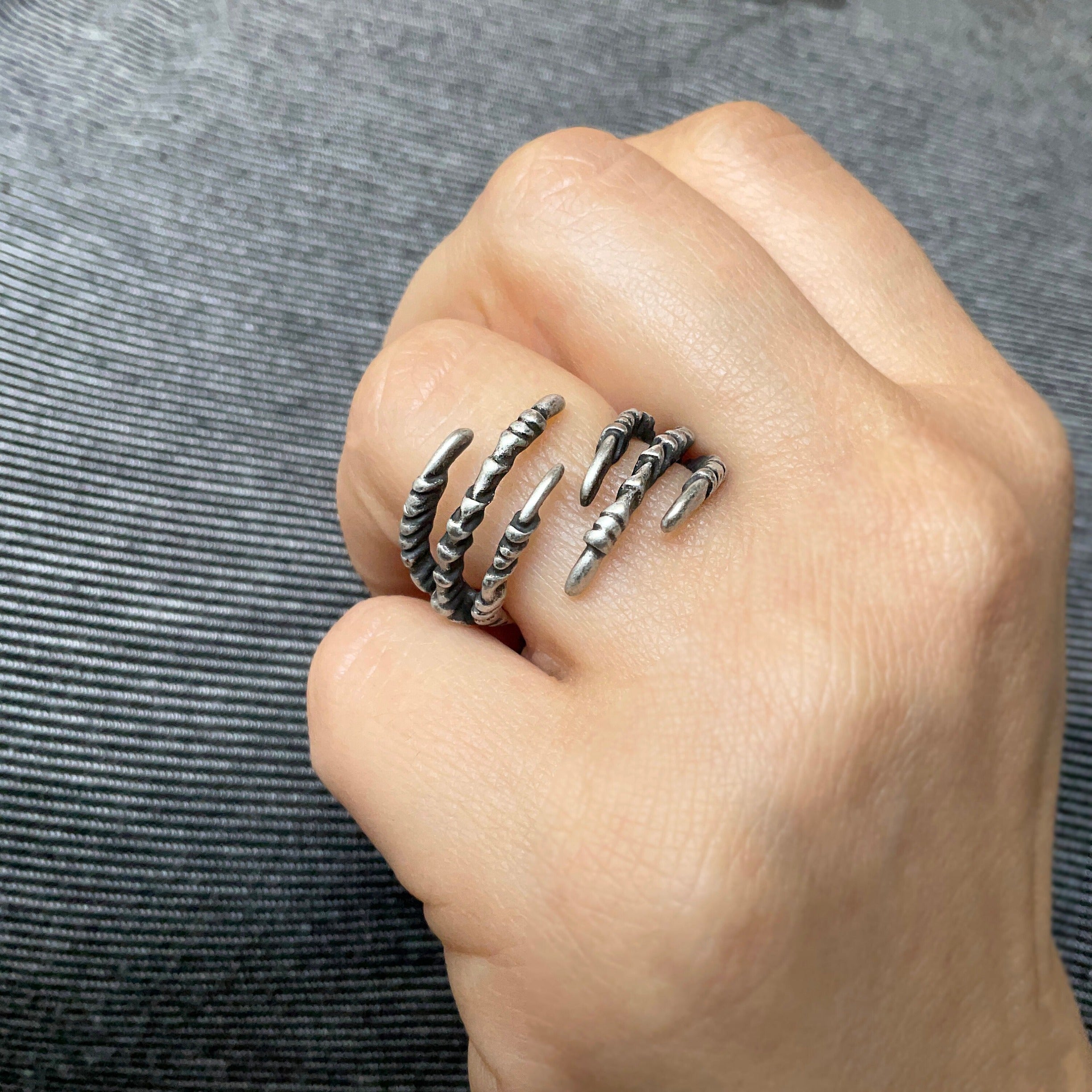 BIRD'S CLAWS RING