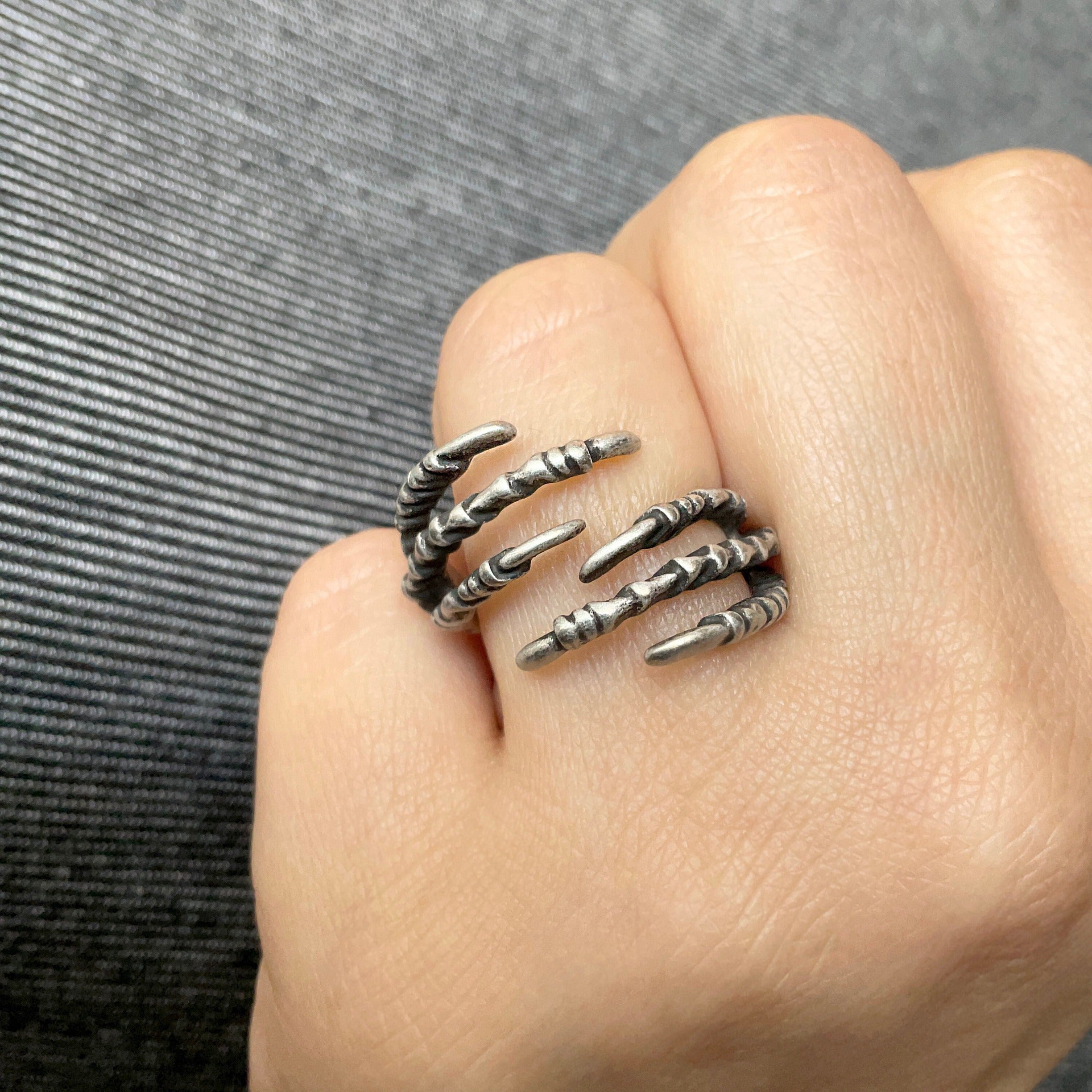BIRD'S CLAWS RING