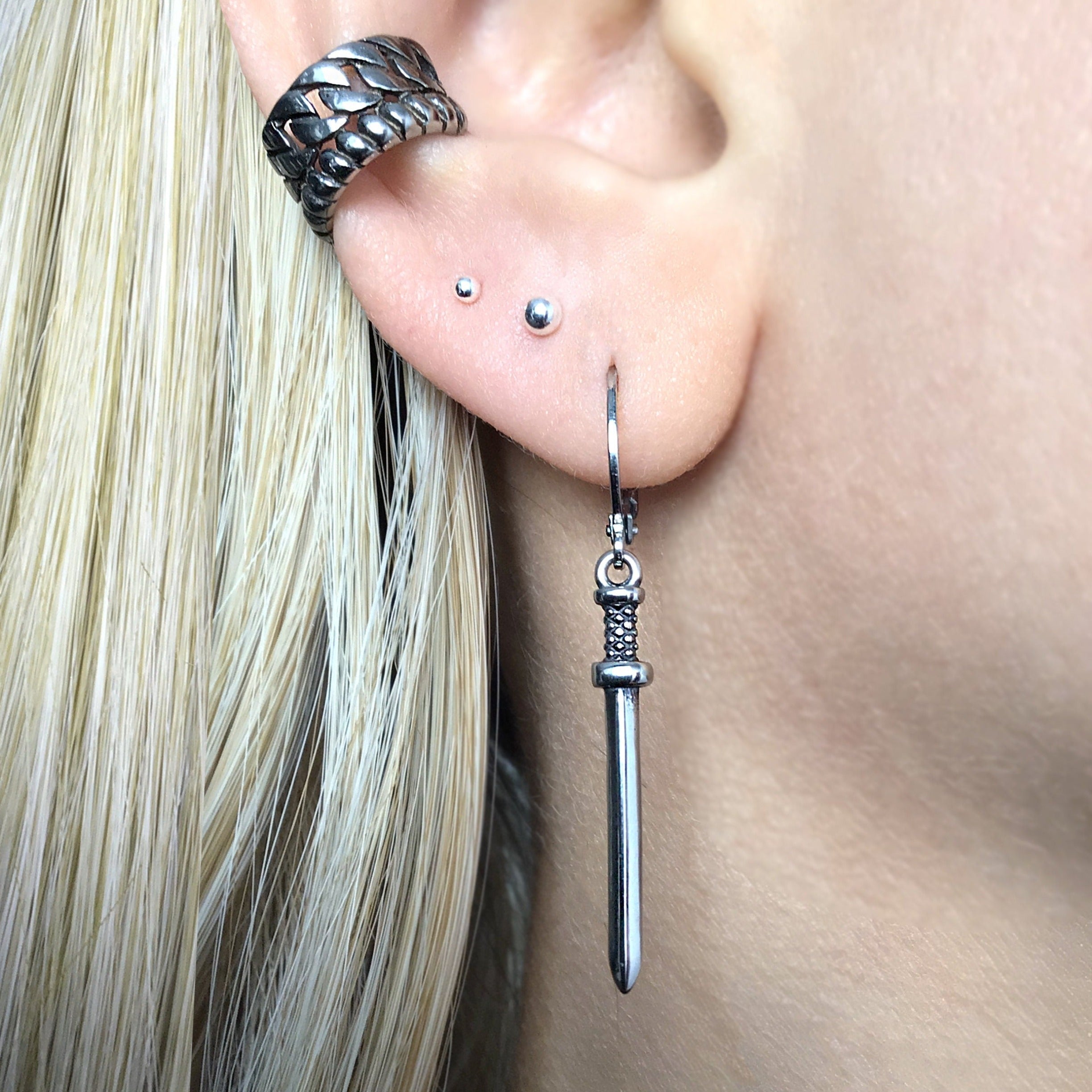 CHAIN LINKS EAR CUFF