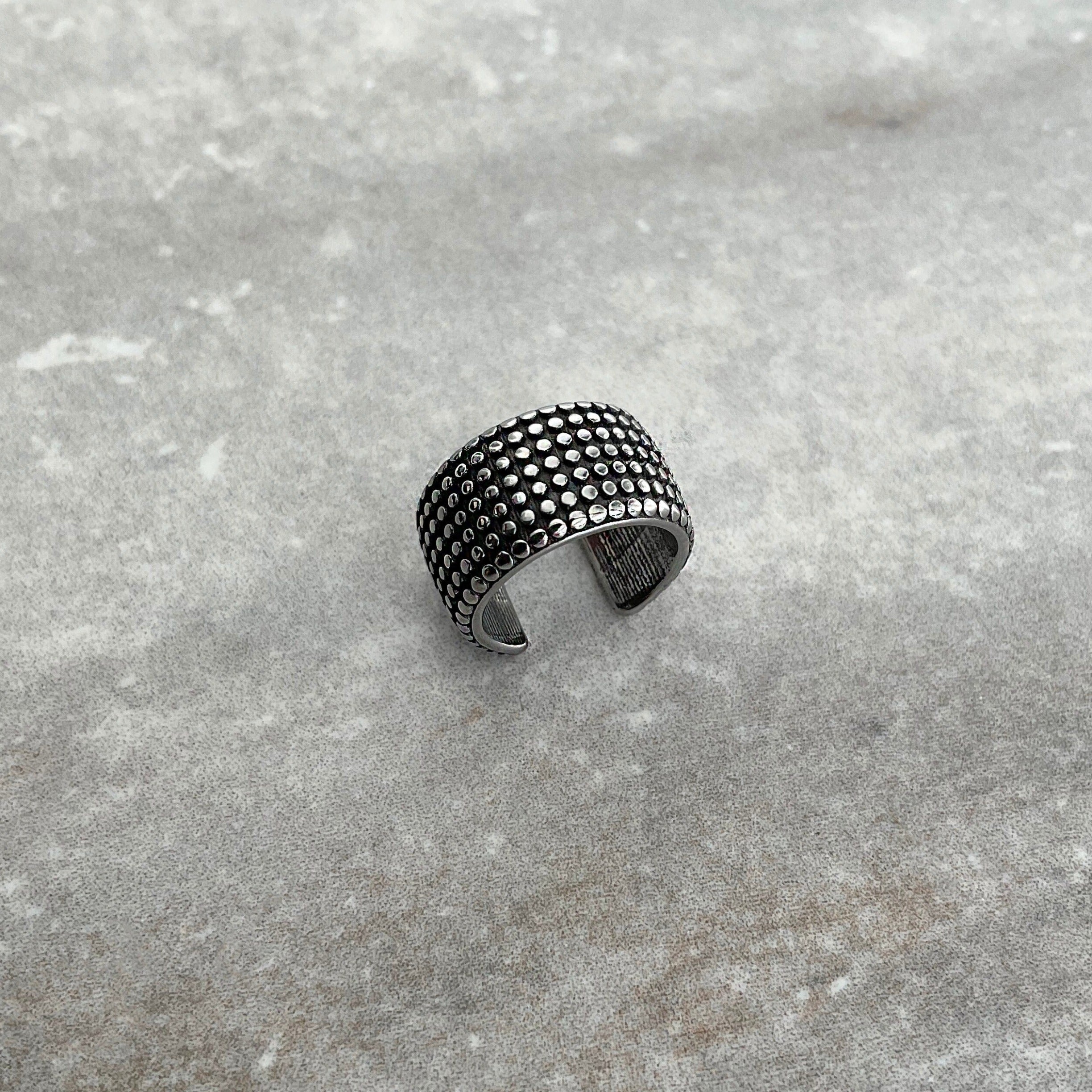 EAR CUFF WITH DOTTED DESIGN