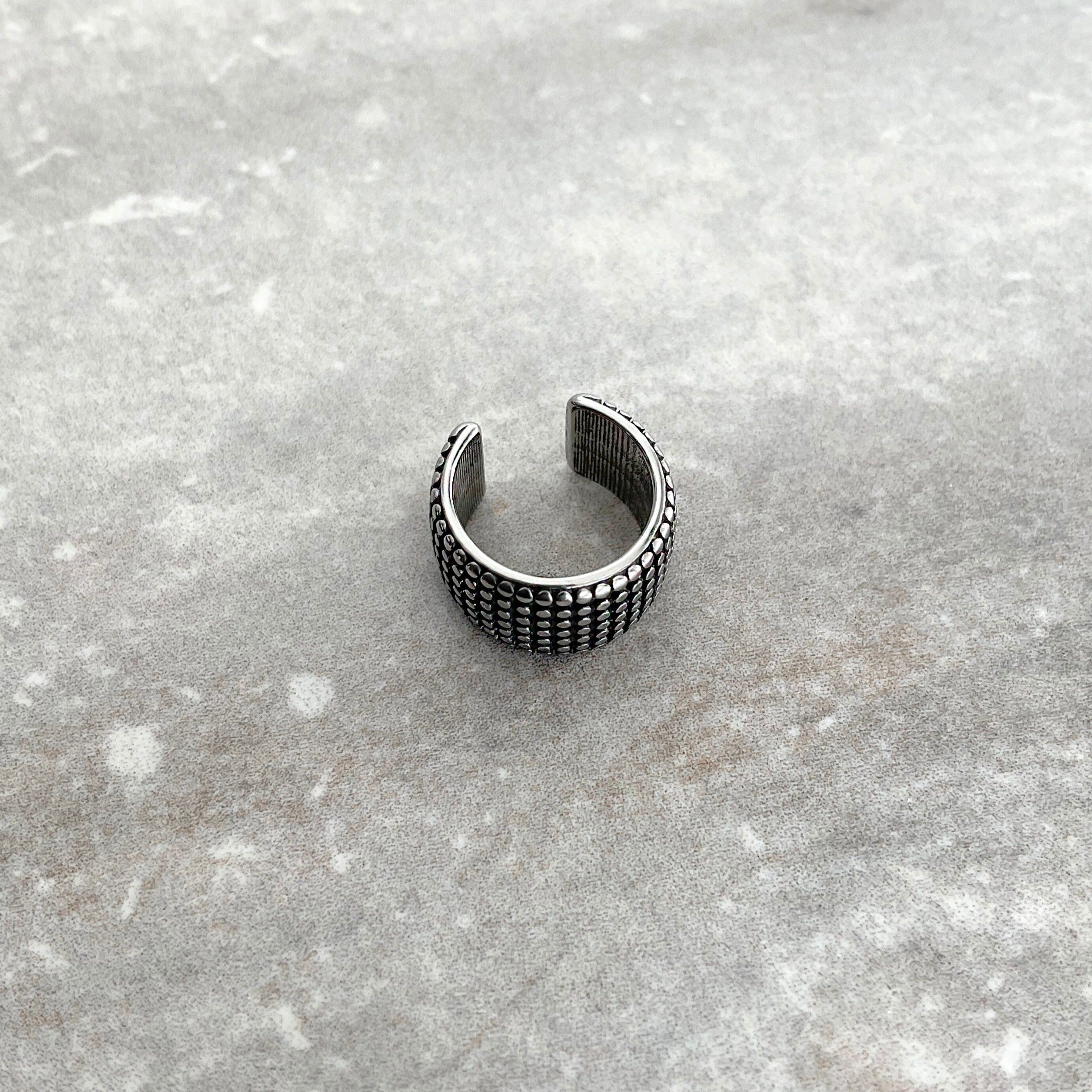 EAR CUFF WITH DOTTED DESIGN