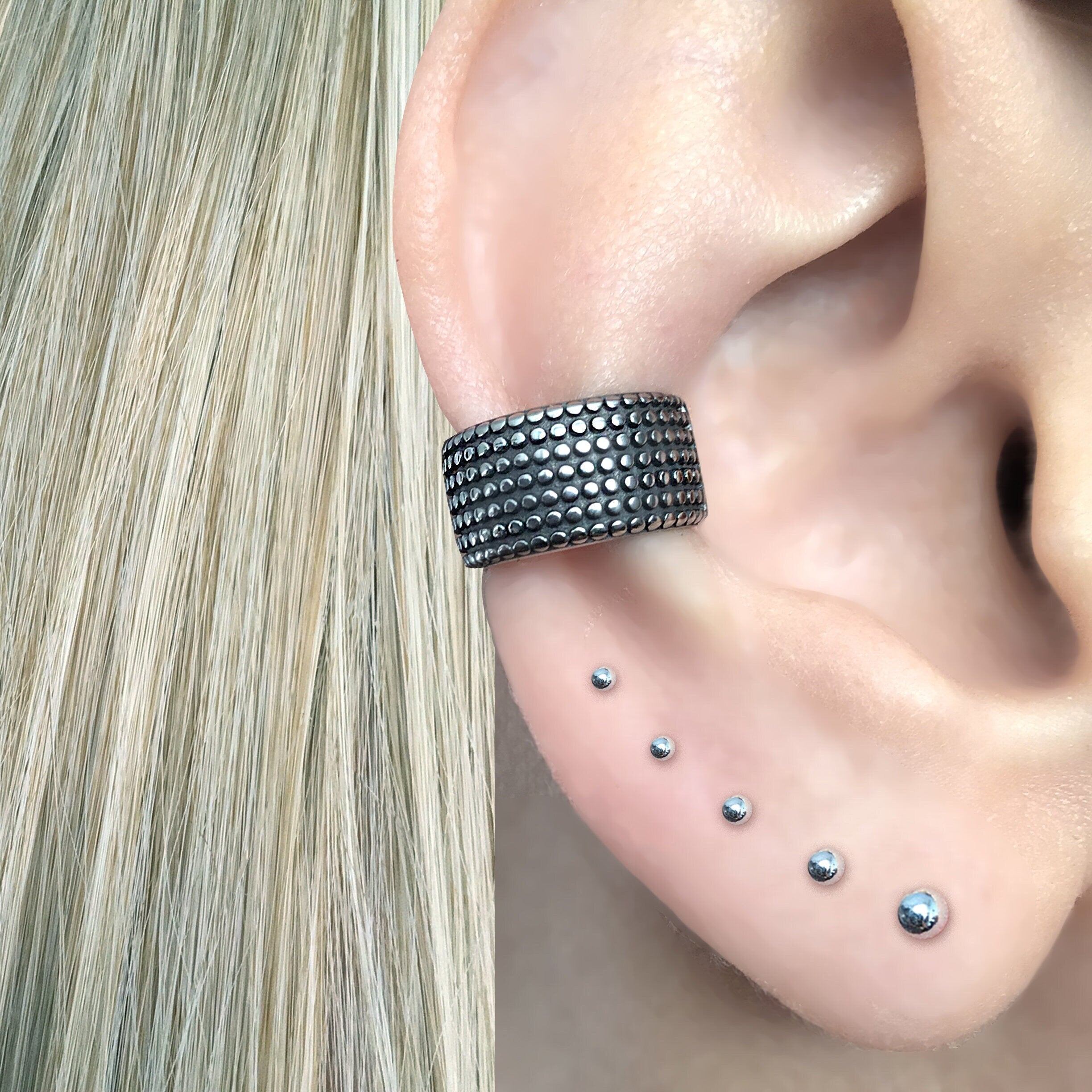 EAR CUFF WITH DOTTED DESIGN