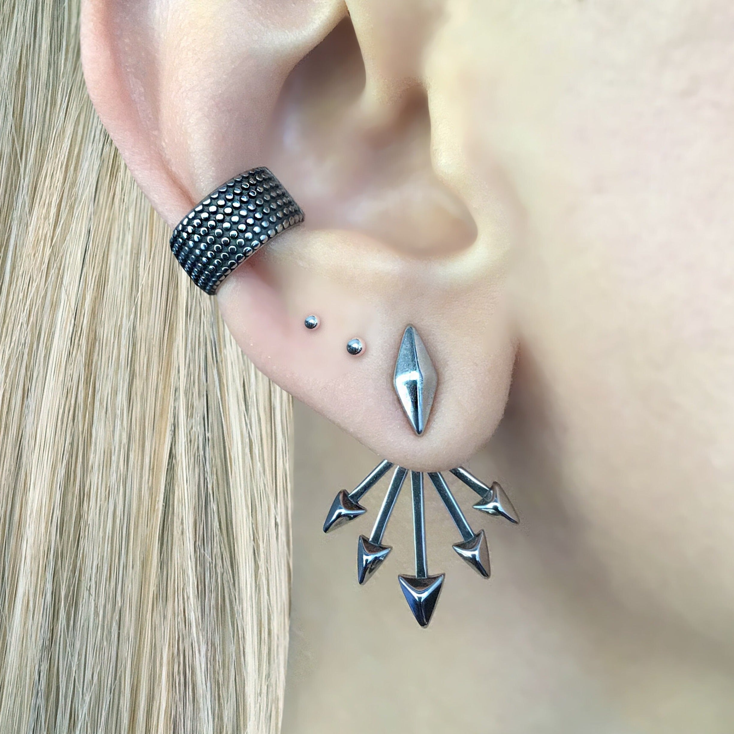 EAR CUFF WITH DOTTED DESIGN