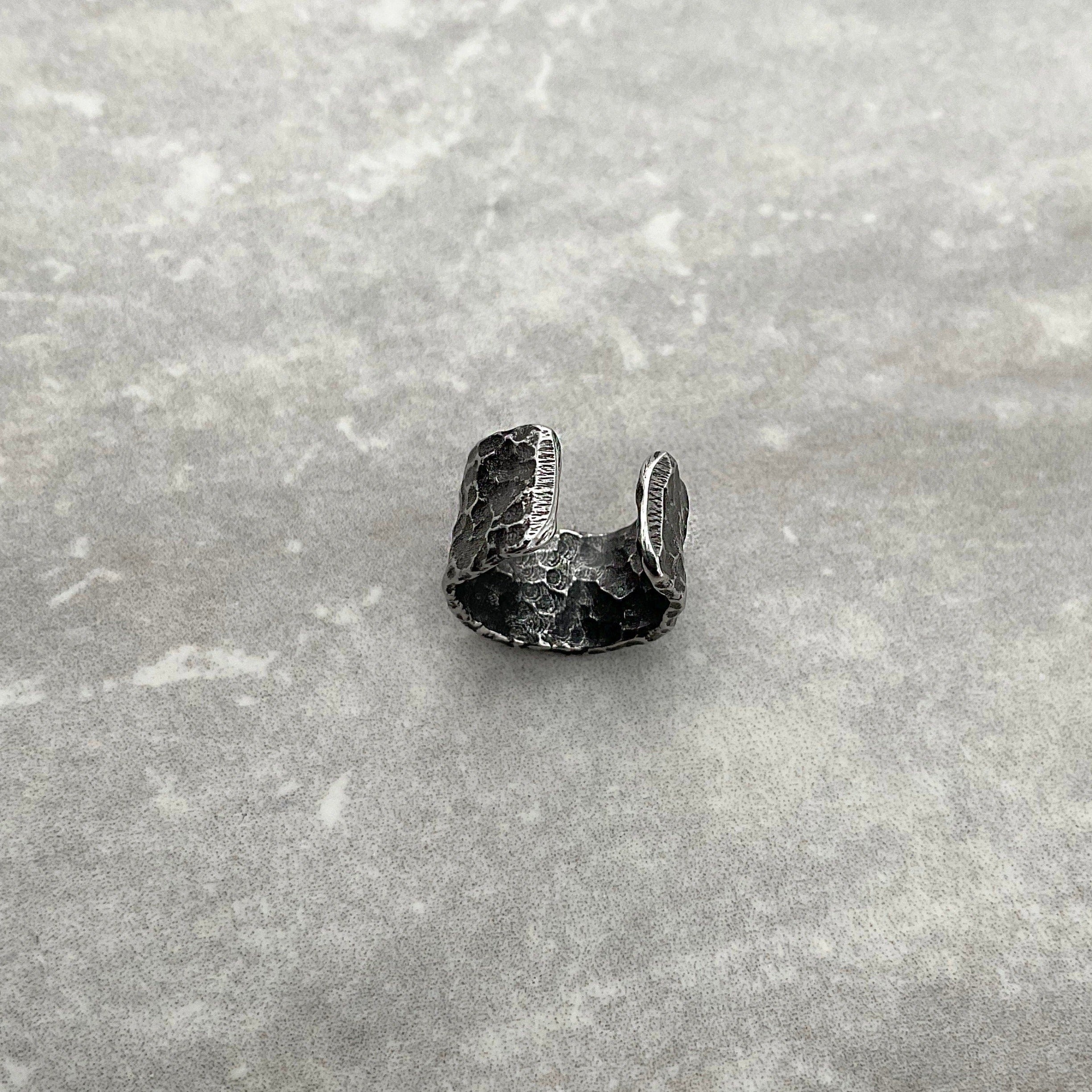 HAMMERED EAR CUFF