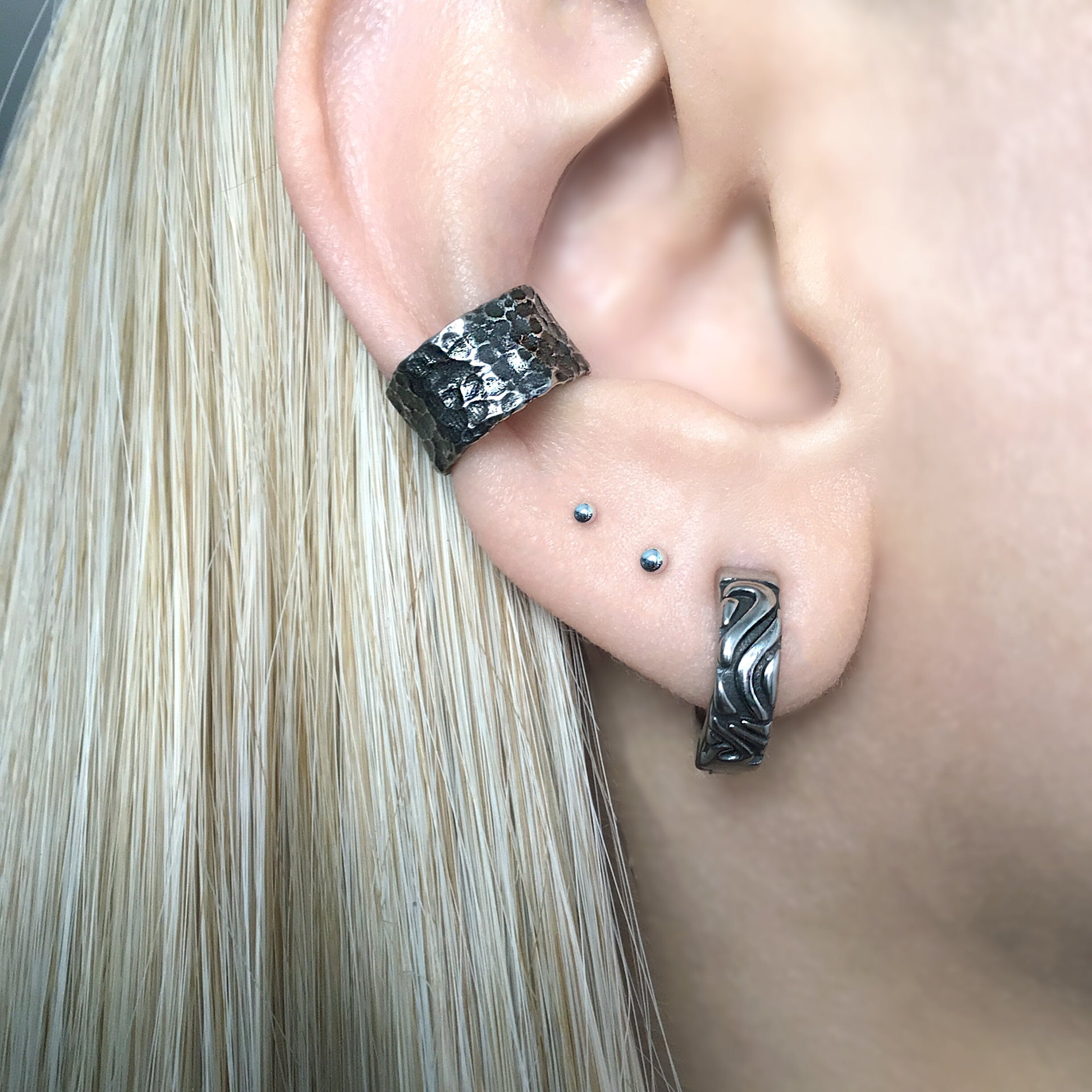 HAMMERED EAR CUFF