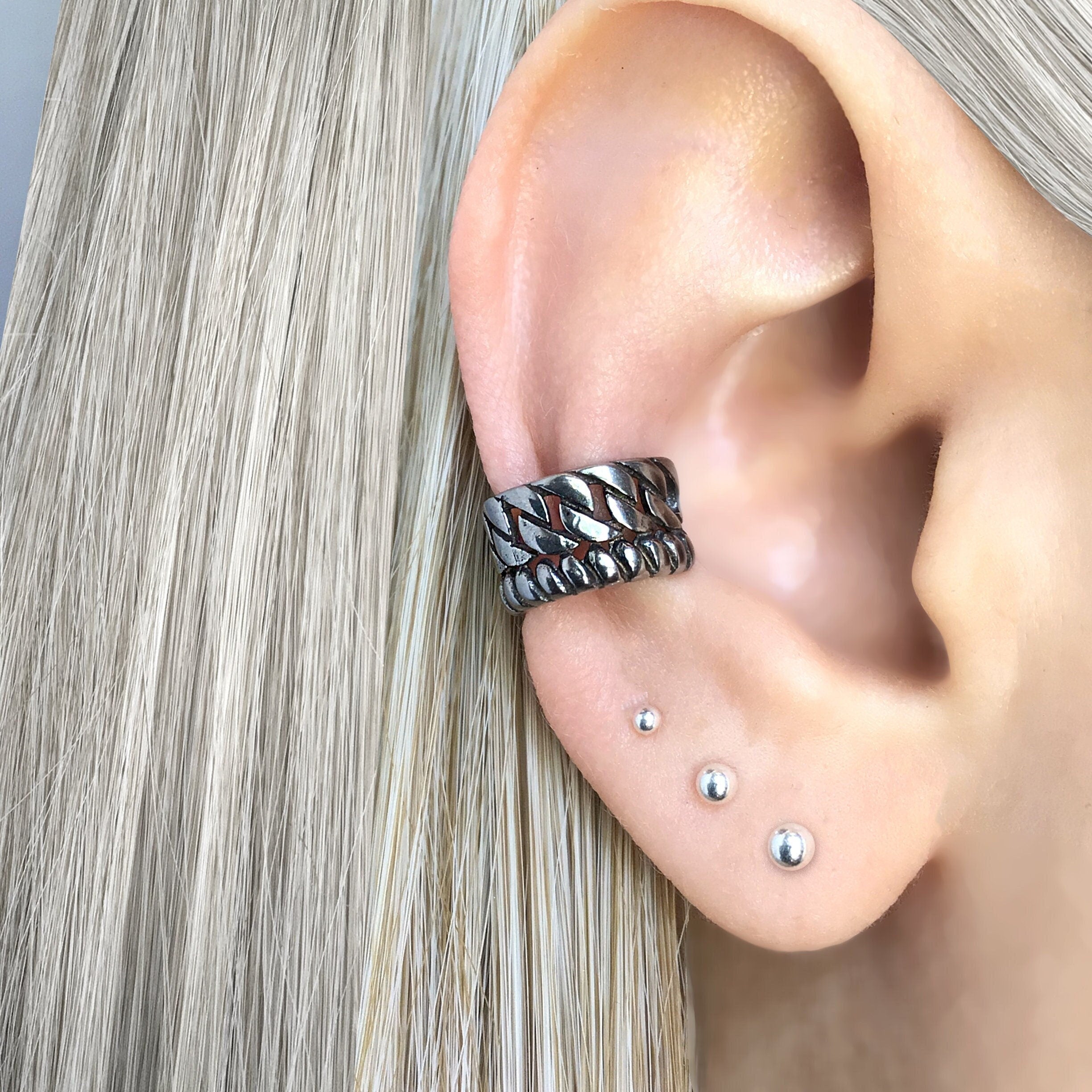 CHAIN LINKS EAR CUFF