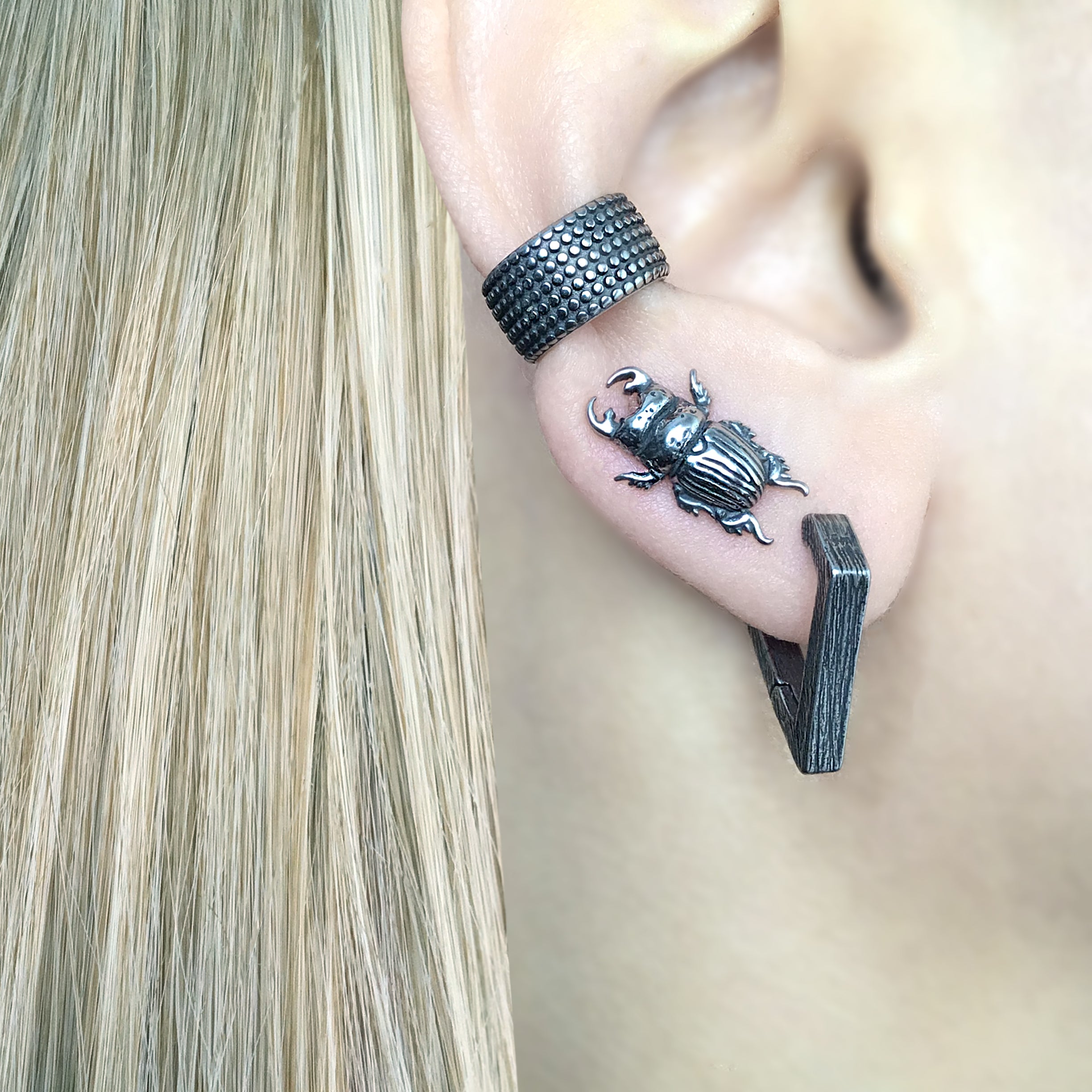 BEETLE STUD EARRINGS IN BLACK