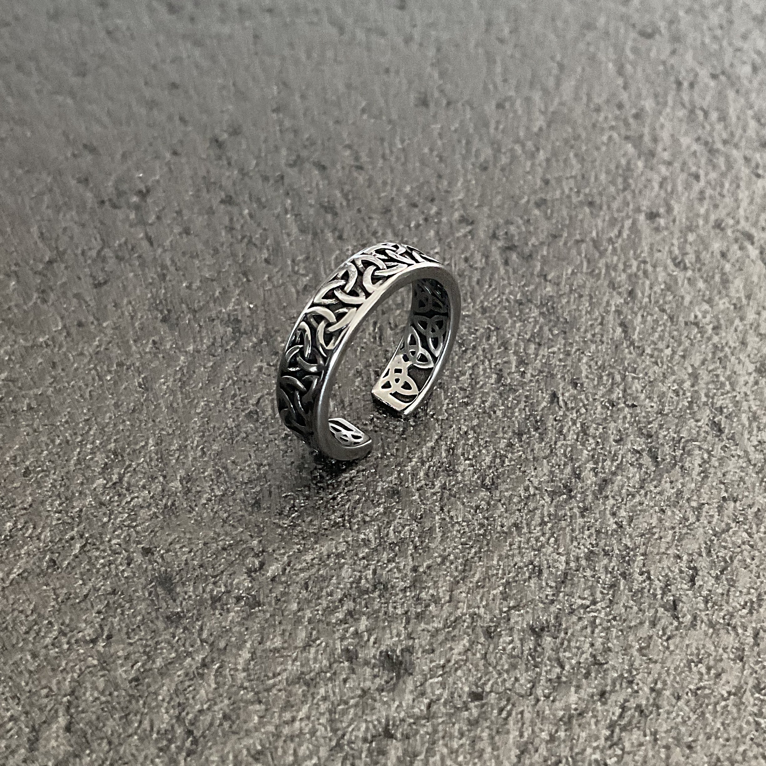 CELTIC KNOT RING