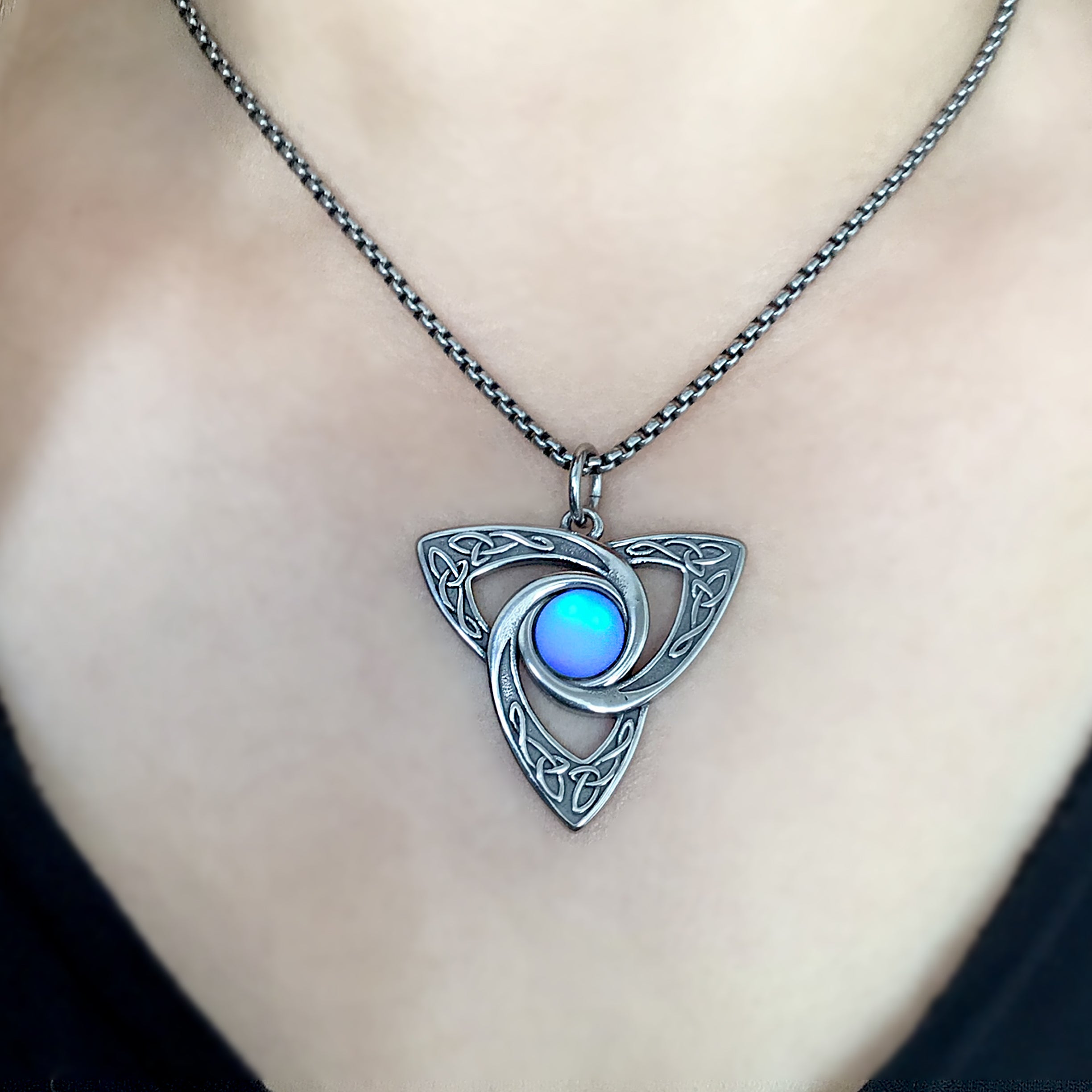 CELTIC KNOT NECKLACE