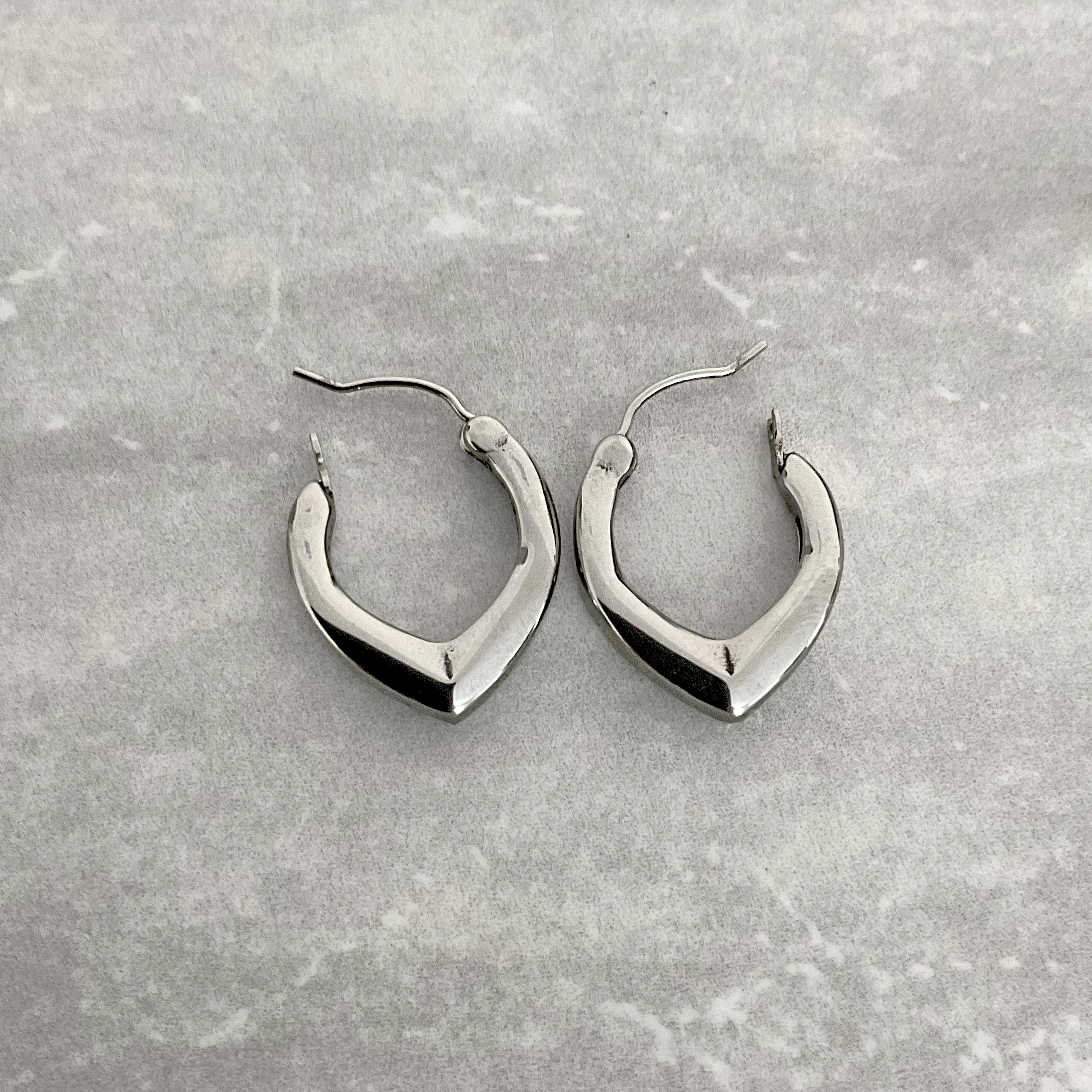 HOOP POINTY EARRINGS