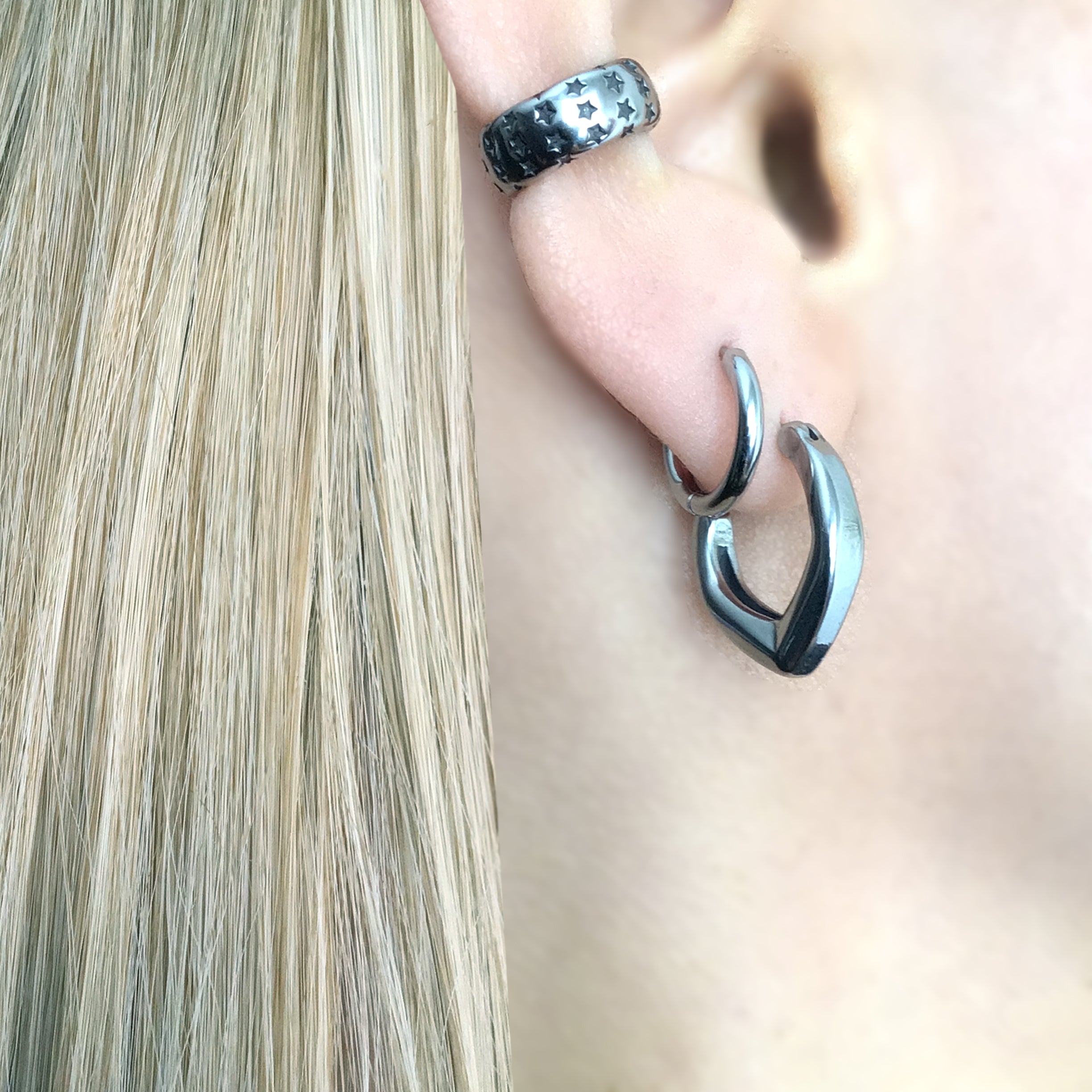 HOOP POINTY EARRINGS