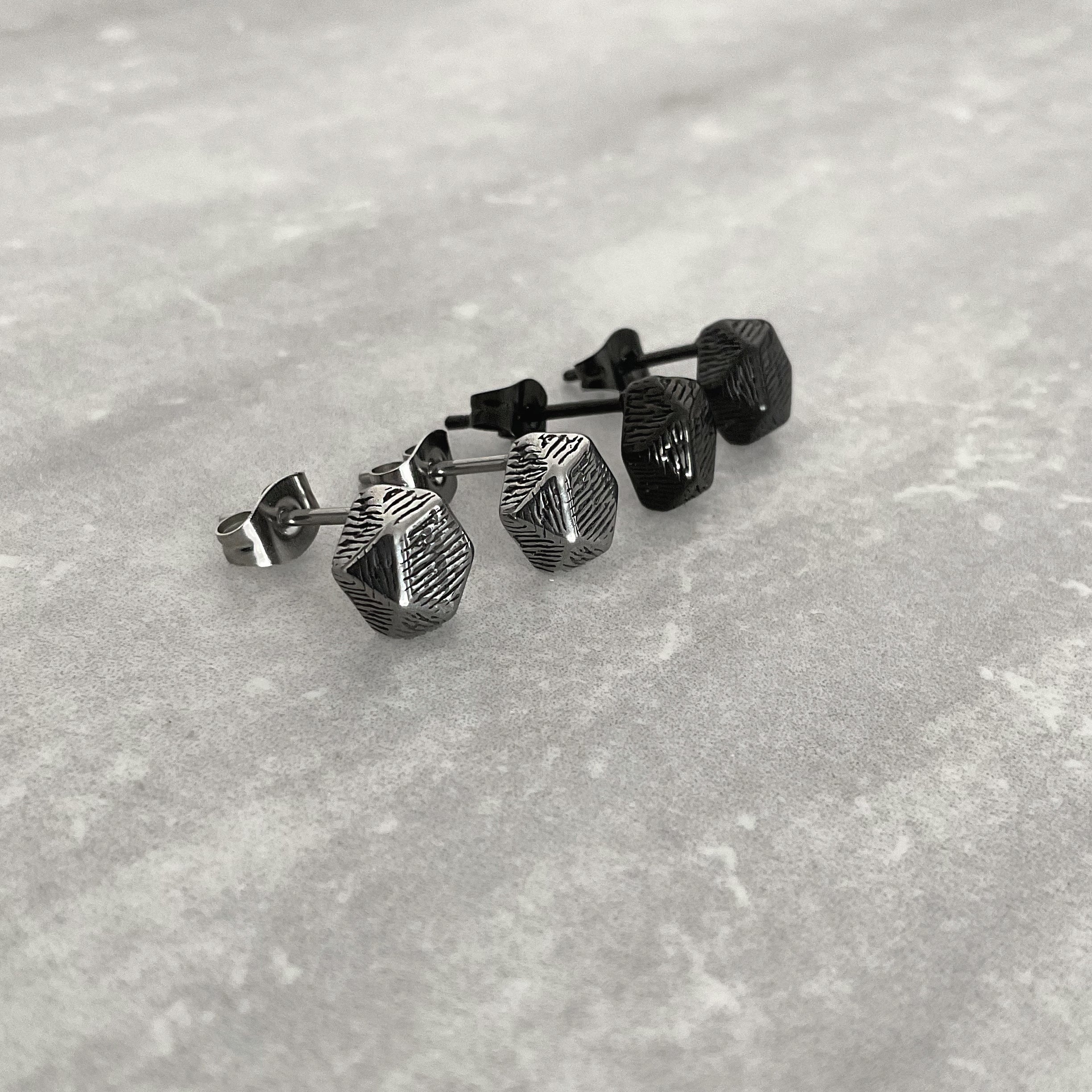 PEBBLE STUD EARRINGS