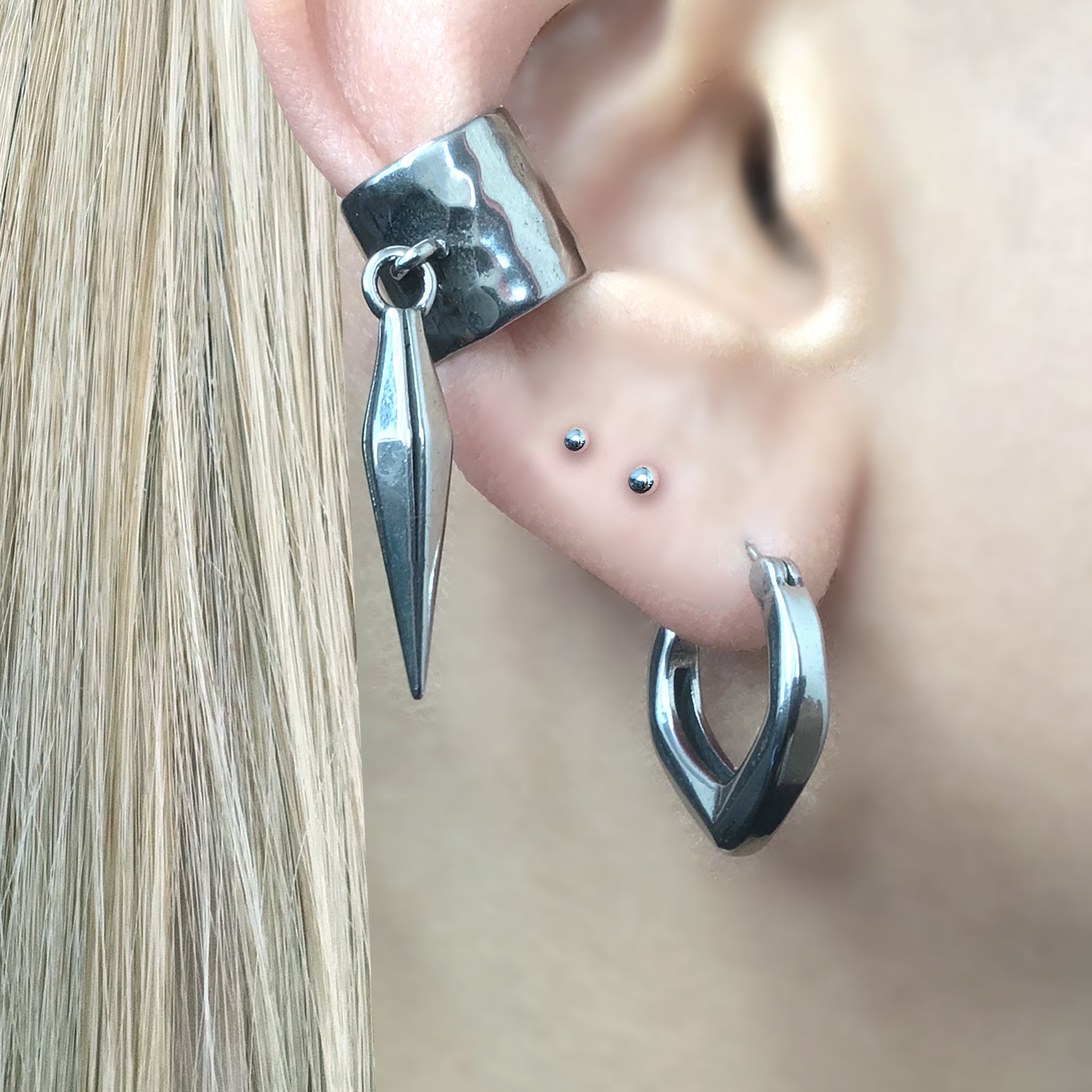 HOOP POINTY EARRINGS