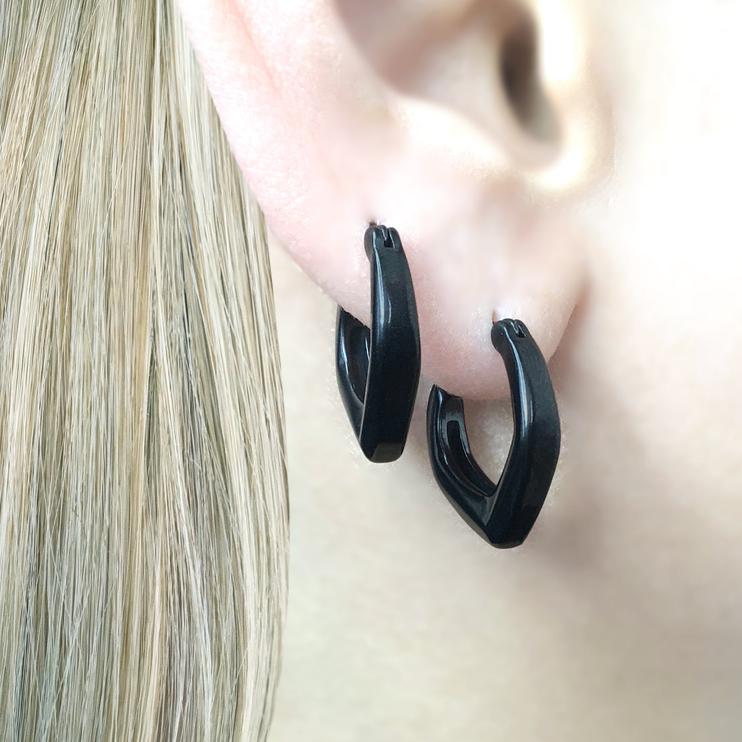 HOOP POINTY EARRINGS