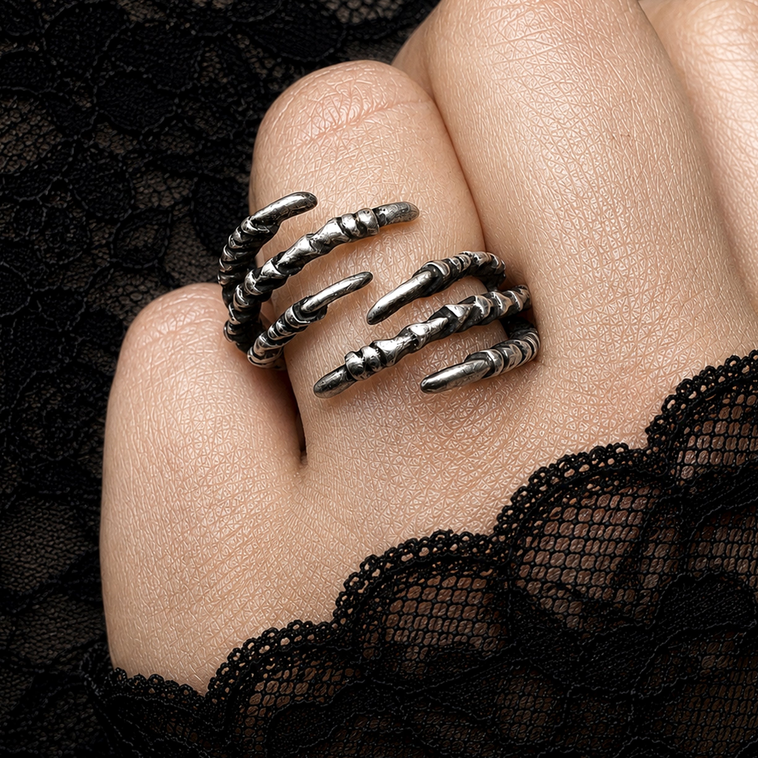 BIRD'S CLAWS RING