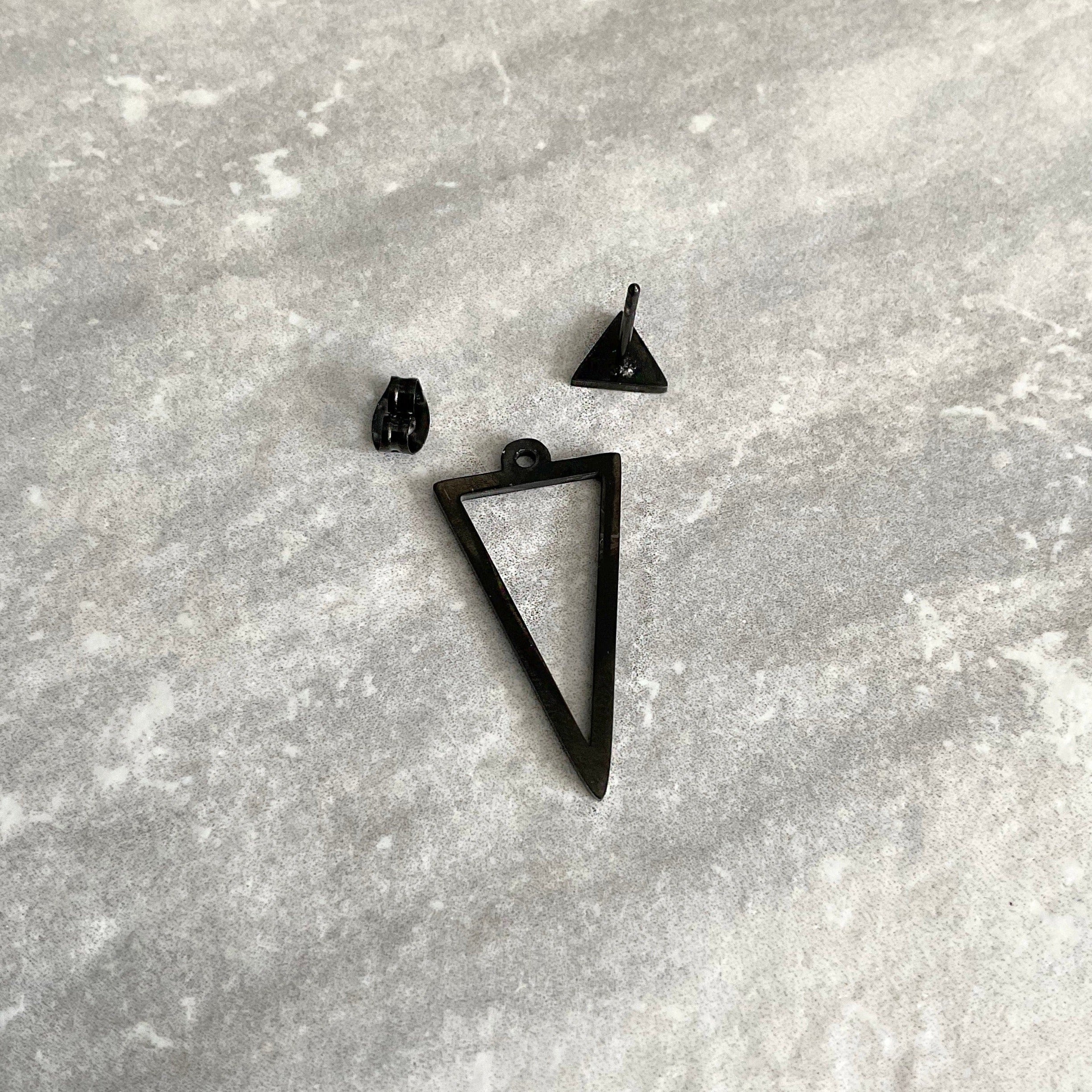 TRIANGLE EARRINGS